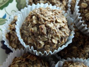 vegan peanut butter oatmeal muffins